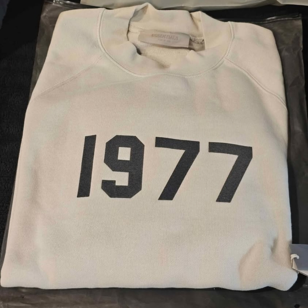 Essentials 1977 CREWNECK SWEATSHIRT NWT IN BAG SIZE SMALL OR 2X
